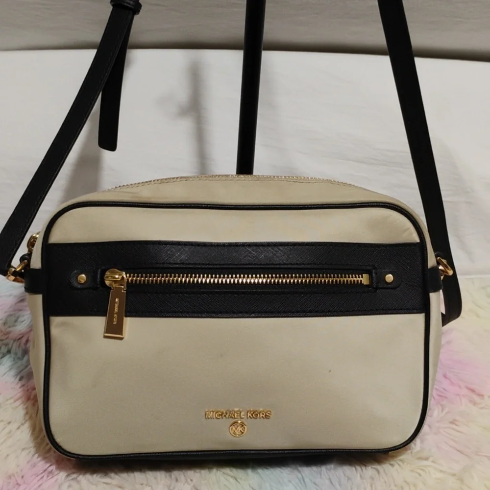 SALE! Authentic Michael Kors Jet Set Crossbody Bag